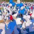 Oboren svetski rekord u okupljanju štrumpfova! Skupilo ih se 3.076 - pogledajte spektakl u francuskom gradiću (video)