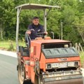 Miris vrućeg asfalta se širi Kosjerićem: Smrdi li na kupovinu glasova?