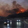 Vatrogasci u Turskoj bore se sa požarima u nekoliko oblasti, stotine ljudi evakuisano