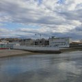 Evropska plaža na kojoj se muškarci i žene kupaju odvojeno, razdvaja ih zid