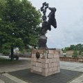 Skulptura Metamorfozis Konstantiniana privremeno uklonjena u Nišu radi popravke postolja