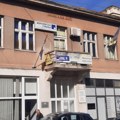 Prokupačke demokrate odbijaju da napuste prostorije, za gradsku vlast oni su „već iseljeni“