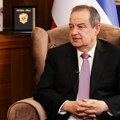 Delegacija u Šumaricama: Dačić položio venac na spomenik streljanim đacima i profesorima