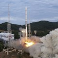 Kim odao priznanje naučnicima na proslavi povodom lansiranja satelita