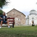 Muzikom tera sumorne misli: Nebojša Denić, profesor u Kosovskoj Mitrovici, ima dva doktorata i dva solistička albuma