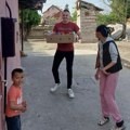 Obradovali mnoge mališane: Mladi Zrenjaninac Ognjen Pejić u vaskršnjoj humanitarnoj akciji