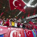 Turcima teško pao poraz - opšta tuča sa holandskim navijačima VIDEO