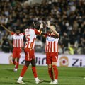 Fudbaleri Crvene zvezde posle prvog poluvremena vode 2:0 protiv Partizana