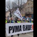 Rumljani krenuli u marš ka Sremskoj mitrovici nakon što je juče u tom gradu održan miting SNS-a (VIDEO)