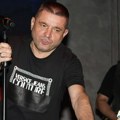 „Baja Mali Ćaci“: Mrežama se deli snimak na kom je popularni pevač prekinuo koncert jer publika viče „pumpaj“