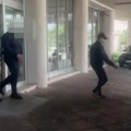 Uhapšeni zaposleni Agencije za bezbednost saobraćaja zbog primanja mita Nastavak velike akcije borbe protiv korupcije…