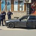 Mladići iz BMW-a pali u policijskoj stanici! Još jedna zaplena narkotika u Novom Pazaru (video)