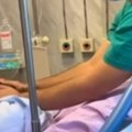 Pevač objavio slike iz porođajne sale, usliako se dok mu se žena porađala: Odmah se obratio muškarcima
