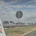 Novosađani krenuli na protest u Beograd, u koloni više od 100 vozila
