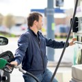 Poskupljuje gorivo od ponoći! Svi koji noćas kreću na put u Crnu Goru platiće skuplje na pumpama, evo i koliko
