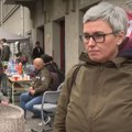 U Petoj danas bez nastave, građani pružaju podršku đacima koji od sinoć fizički blokiraju školu, na ulazima dva šatora
