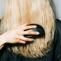 Kako pravilno čistiti četke i češljeve i kada ih treba zameniti? Peptidi za kožu lica: Da li više uvek znači bolje?