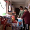 Dečak Marek iz Bačkog Petrovca i ove godine, sa mamom, nastavlja tradiciju prikupljanja paketića za bolesnu decu