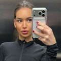 Hana Ikodinović u sportskom izdanju ćerka Nataše Bekvalac bez trunke šminke: Kosu vezala u rep, pa se snimila u liftu (video)…