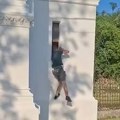 (Video) Uhvaćen na delu dok je pljačkao pravoslavnu svetinju u Pakracu: Usnimljen lopov dok je bežao kroz prozor s ukradenim…