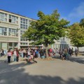 Direktorka škole u Bloku 70 otpustila 13 nastavnika pred početak školske godine: Roditelji tvrde da je na njihovo mesto dovela…