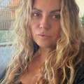"Nešto iz moje bašte" Naša pevačica se preselila na planinu i pokazala raj na Kosmaju: Uzgaja organsko povrće