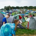 Desetine hiljada ljudi na Glastonberiju, pet dana muzike i „misteriozni bend“