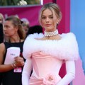 Evo koja je Barbika bila inspiracija za outfit Margot Robbie na londonskoj premijeri filma “Barbie”