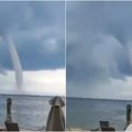 Šok snimci tornada sa Halkidikija: Vetar nosi sve pred sobom, pijavica preti iz mora, povređeno četvoro ljudi VIDEO