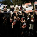Porodice otetih okupili se ispred Kneseta, traže oslobađanje talaca