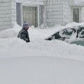 Amerikanci bukvalno umiru od hladnoće Snežna oluja odnela na desetine života, Vašington i Njujork sledeći na udaru! (foto)