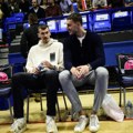 Boriša i Nikola gledaju košarkaški spektakl u "Hali sportova" Simanić i Jović zajedno na meču Mege i Crvene zvezde (foto)
