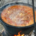 Originalni recept za vojnički pasulj iz jna: Trik je u ovom mesu, koje se inače ne dodaje, a za dostojan ukus važno je i…