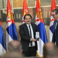 Samo 20 dana pred izbore u Kosjeriću, omiljena SNS firma dobila 650 miliona za renoviranje škole u tom mestu. Tako izgledaju…
