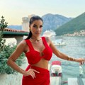 Mia Borisavljević napravila pometnju svojim telom! Obukla nikad izazovniju haljinu, pa pozirala u najvrelijim pozama (foto)
