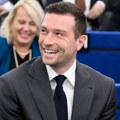 "Siročad desnice, pridružite mi se": Pulen Le Penove pozvao Makrona da raspusti skupštinu, planira da se kandiduje na izborima…