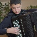 Lazar Mijatović prvak sveta u sviranju harmonike(VIDEO)