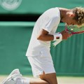 Sin teniske legende ostao bez trofeja na Vimbldonu posle drame, pehar podigao najmlađi na turniru!