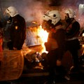 Haos na ulicama Tirane: Policija upotrebila suzavac i gumene metke, demonstranti bacali Molotovljeve koktele (video)