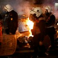 Haos na ulicama Tirane: Policija upotrebila suzavac i gumene metke, demonstranti bacali Molotovljeve koktele (video)