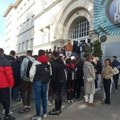 Policijska patrola posetila gimnaziju u Vranju: “Nekome” smeta proslava pobede studenata