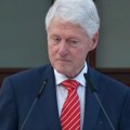 "Ja sam Klinton iz peći" Bil Klinton došao u Tiranu, Albanci u delirijumu, doveli decu sa KiM