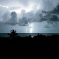 Tropska oluja Hilari ubrzava ka zapadnoj obali SAD, donosi padavine, tornada