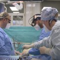 Prvi put u Srbiji: Dve srčane pumpe ugrađene u srce pacijenta u istorijskoj operaciji na Klinici za kardiohirurgiju UKCS