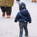 Vaspitačica tukla i vezivala decu u vrtiću Jednom je čak lepila i traku preko usta - skandal u komšiluku