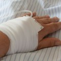 Ostao bez šake zbog lekarske greške, pa dobio milionsku odštetu: Račun bolnice u Prokuplju u blokadi