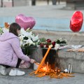 Građani Bora se opraštaju od dvogodišnje Danke Ilić: Cveće, sveće i baloni ispred Doma kulture VIDEO