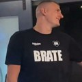 Dejan Milojević bi bio ponosan! Jokić dočekao informaciju o nagradi u majici sa natpisom "brate"