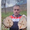 (Видео): Бошку Бајићу се указало чудо: Када је пресекао дрво видео је усечен крст