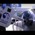 Robotska ruka toči gorivo na pumpama u Emiratima (VIDEO)